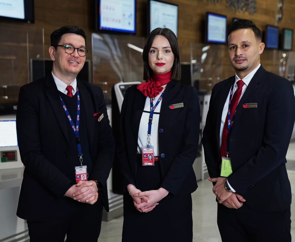 Photo ilustrant des agents d'accueil terminal